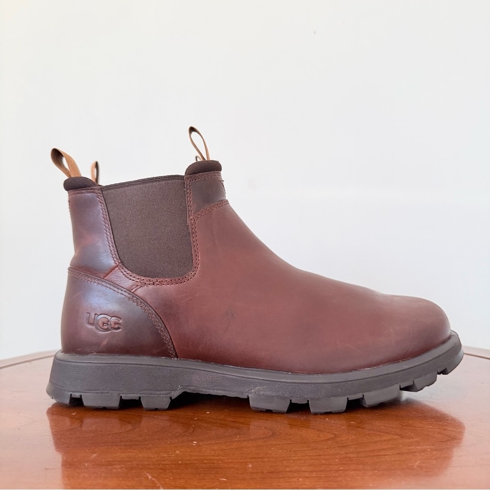 UGG Men's Hillmont Chestnut Leather Winter Chelsea Boot | US 9